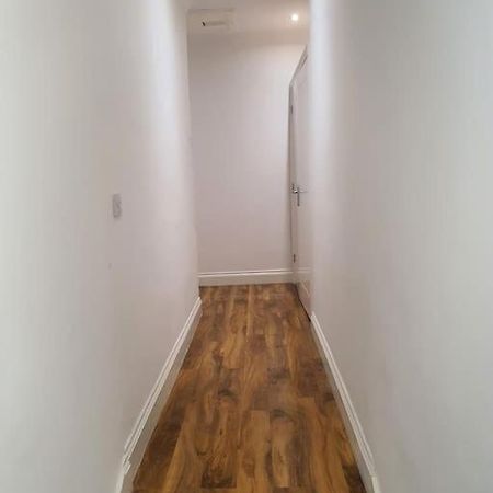 Beautiful Room In Lovely Flat London Exterior photo