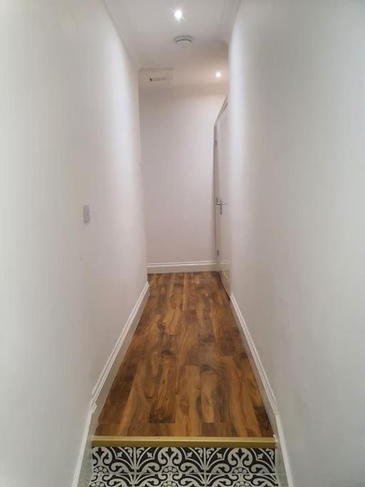 Beautiful Room In Lovely Flat London Exterior photo